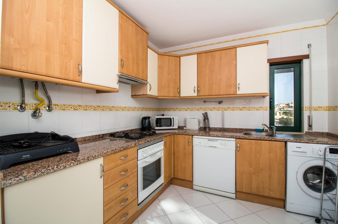 Family Apartment - Pool And Garden & Playground & Beach & Albufeira Buitenkant foto